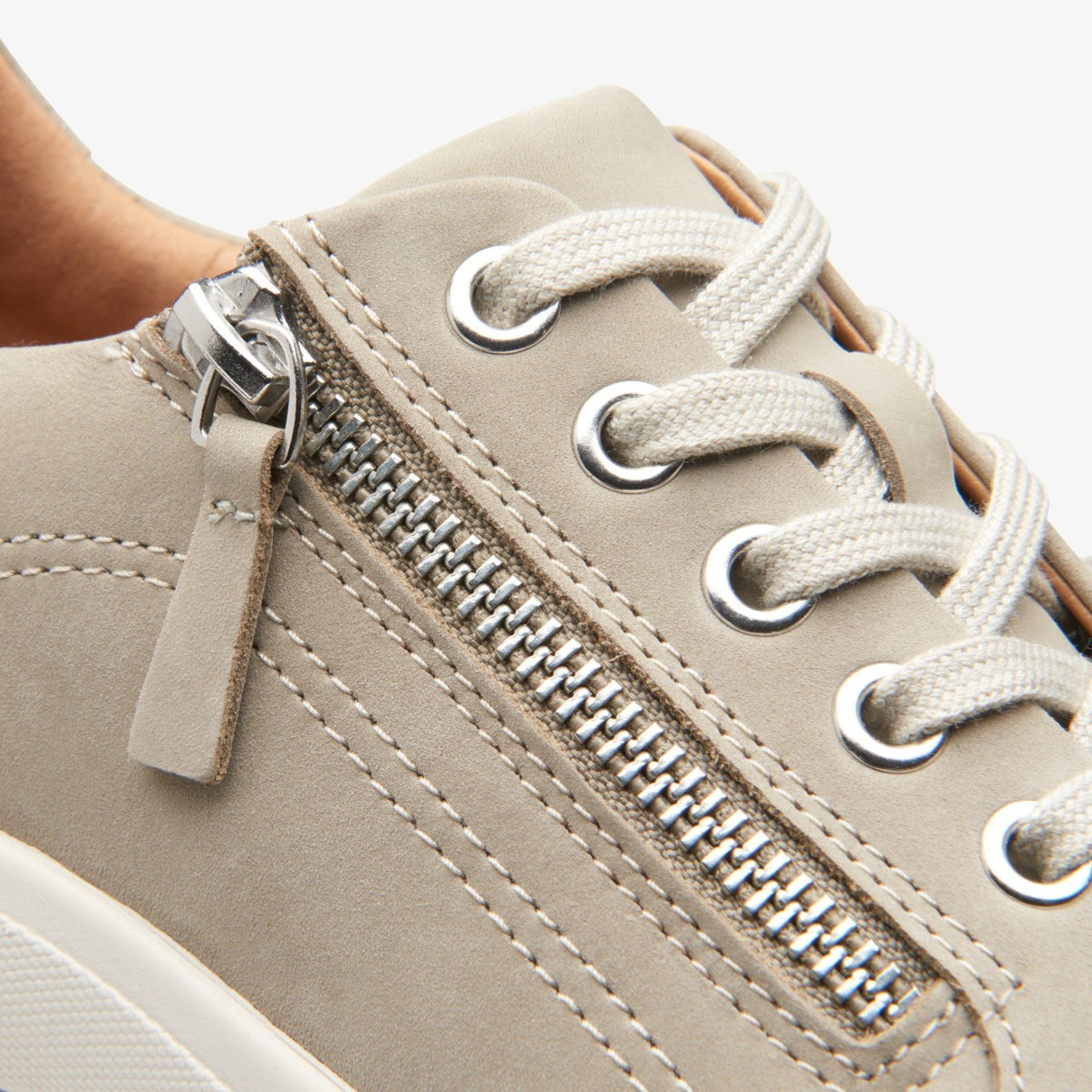 Clarks Value / Nalle Lace Stone Nubuck