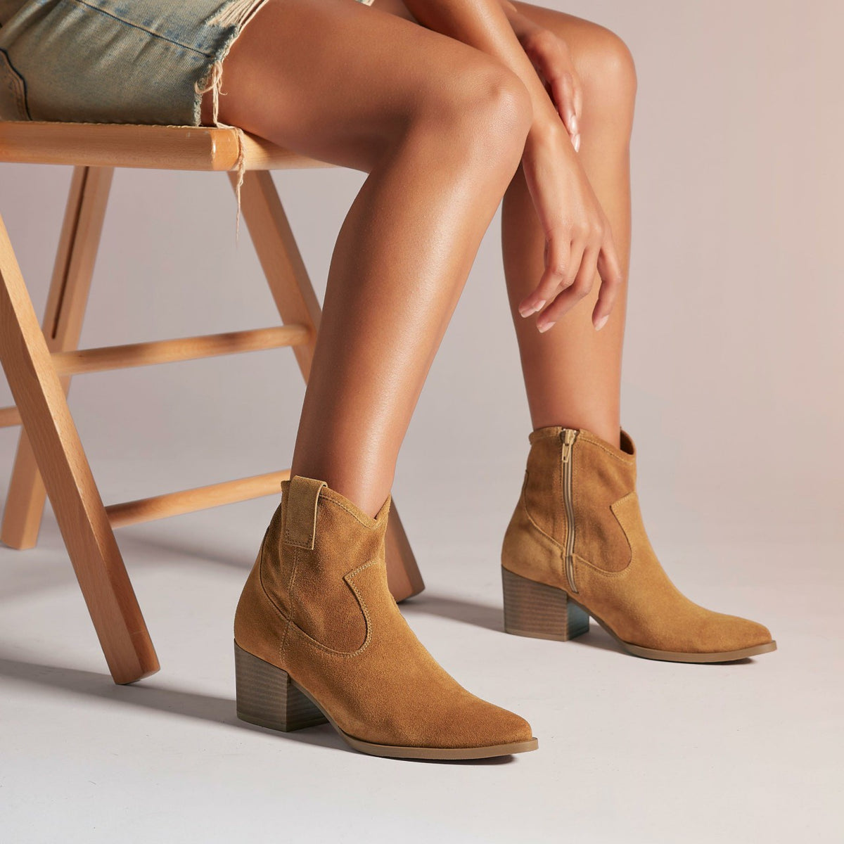 Clarks Sale / Elder Rae Tan Suede