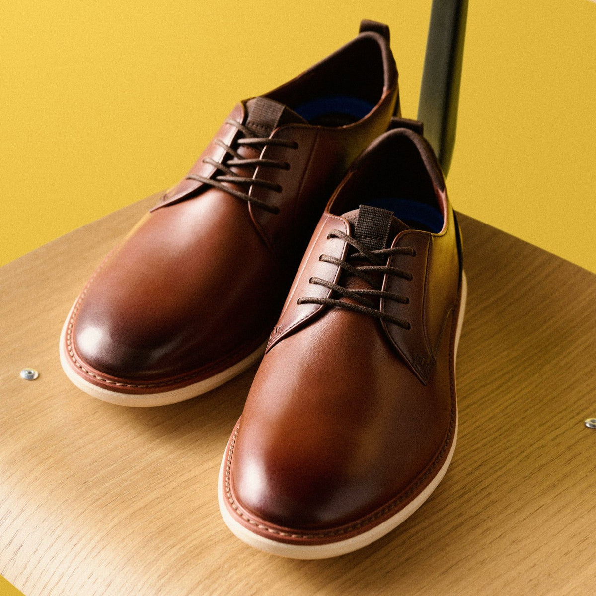 Clarks Featured / Brantin Plain Dark Tan Leather