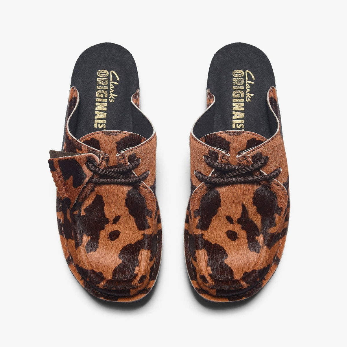 Clarks Sale / Desert Nomad Mule Brown Cow Print
