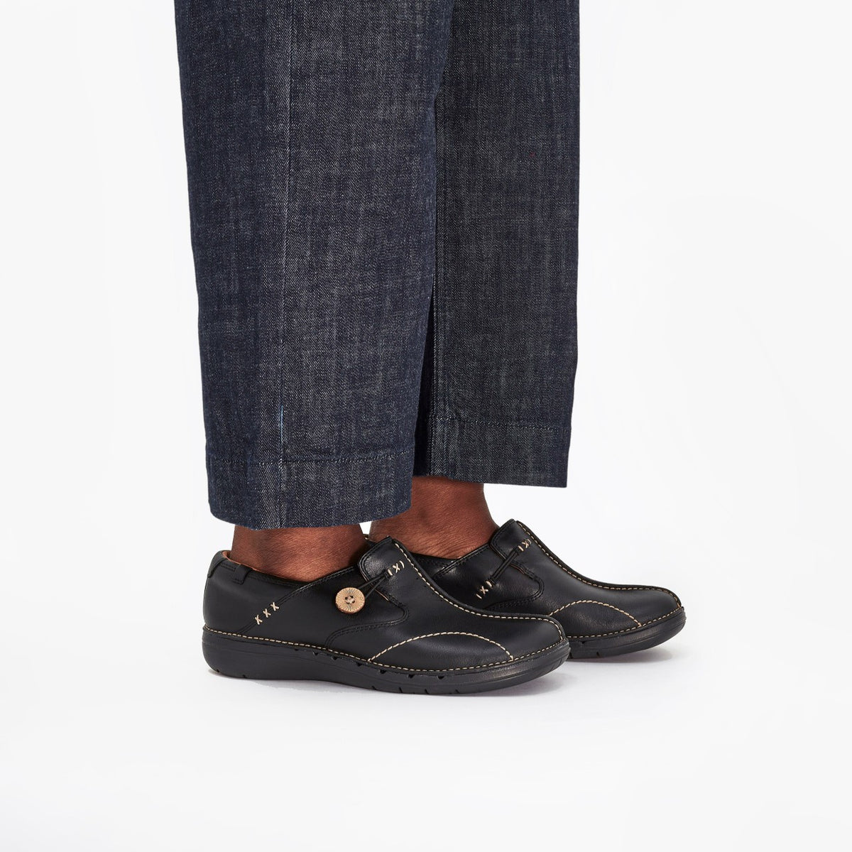 Clarks Deals / Un Loop Black Leather