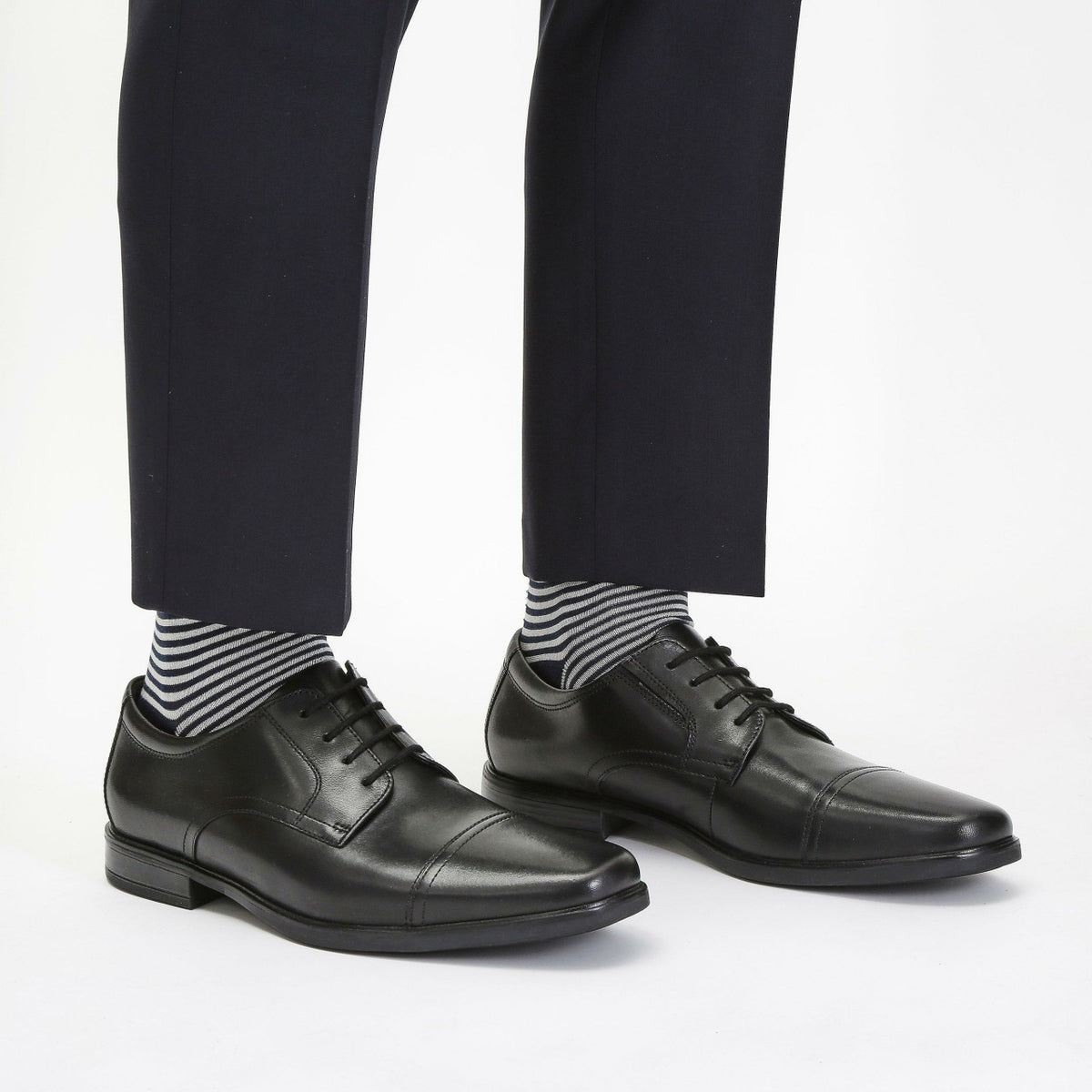 Clarks Deals / Howard Cap Black Leather