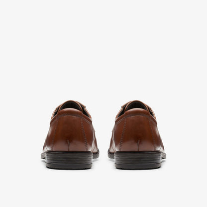Clarks Latest / Howard Walk Dark Tan Leather