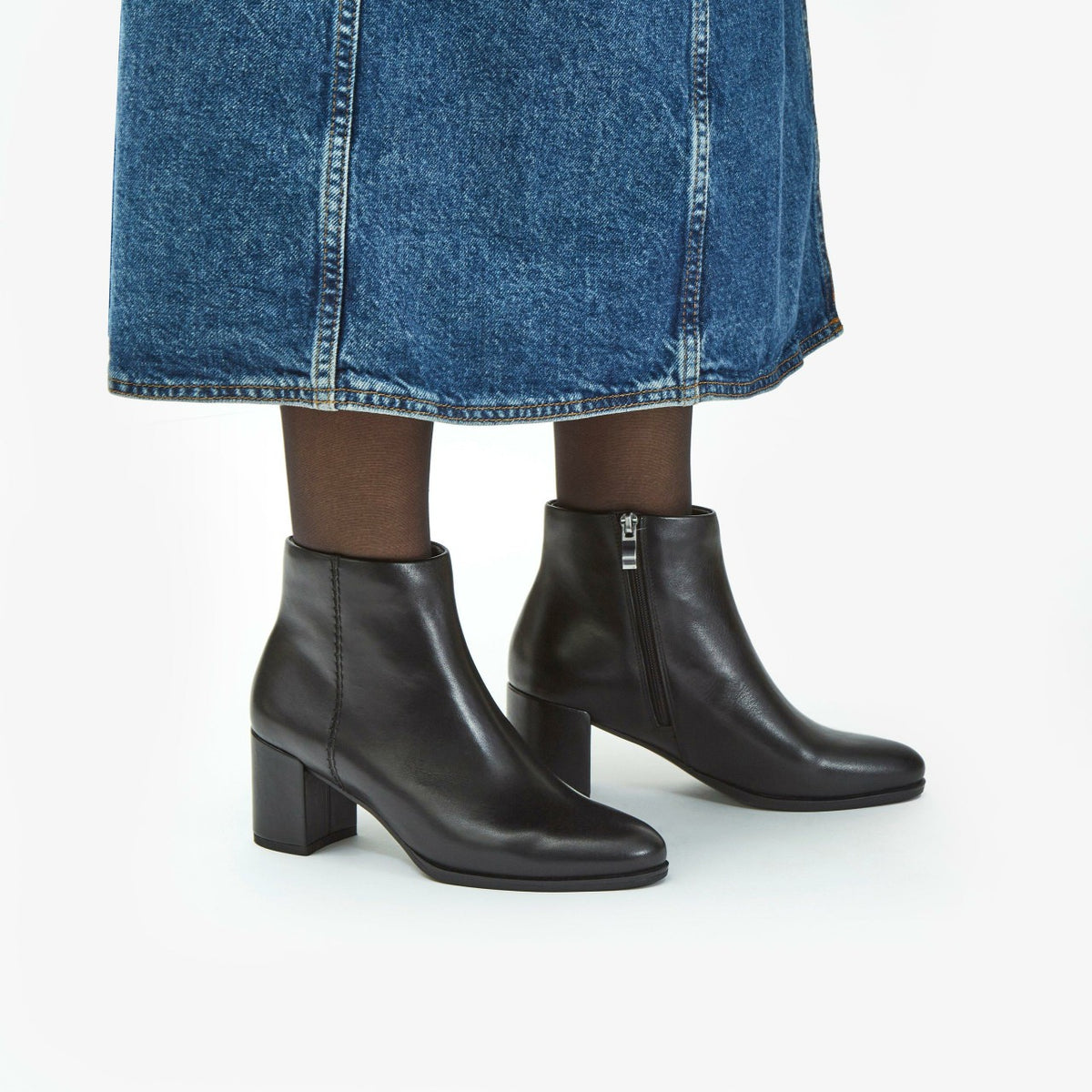 Clarks Trusted / Freva 55 Zip Ankle Boot Black Leather
