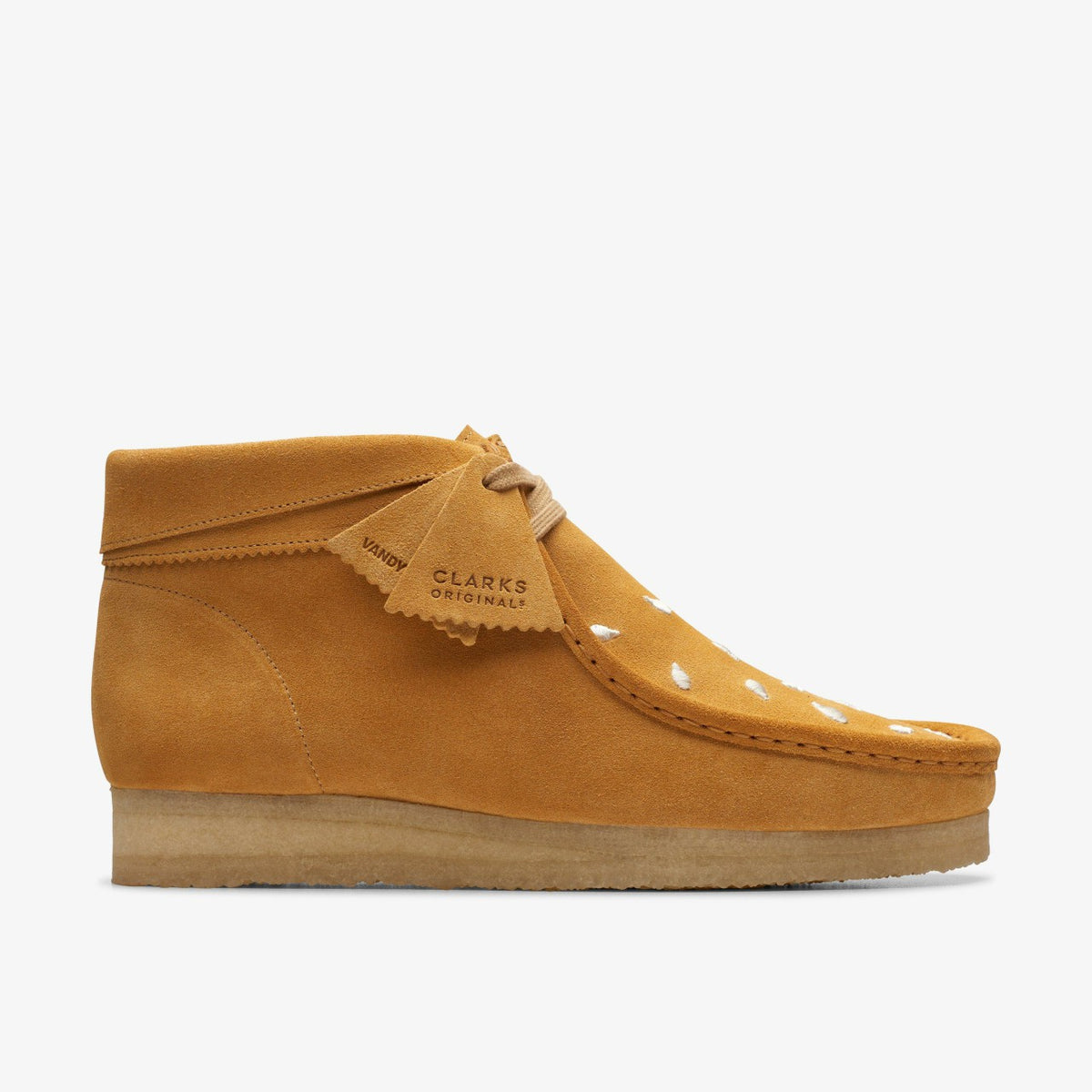 Clarks Signature / Wallabee Boot Tan Embroidery