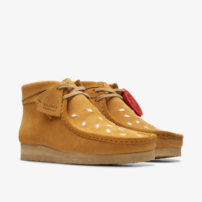 Clarks Signature / Wallabee Boot Tan Embroidery