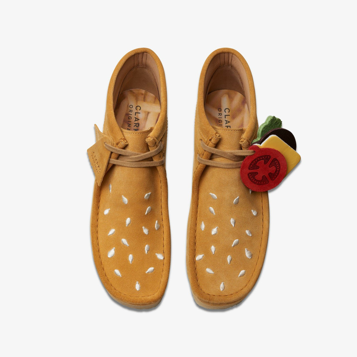Clarks Signature / Wallabee Boot Tan Embroidery