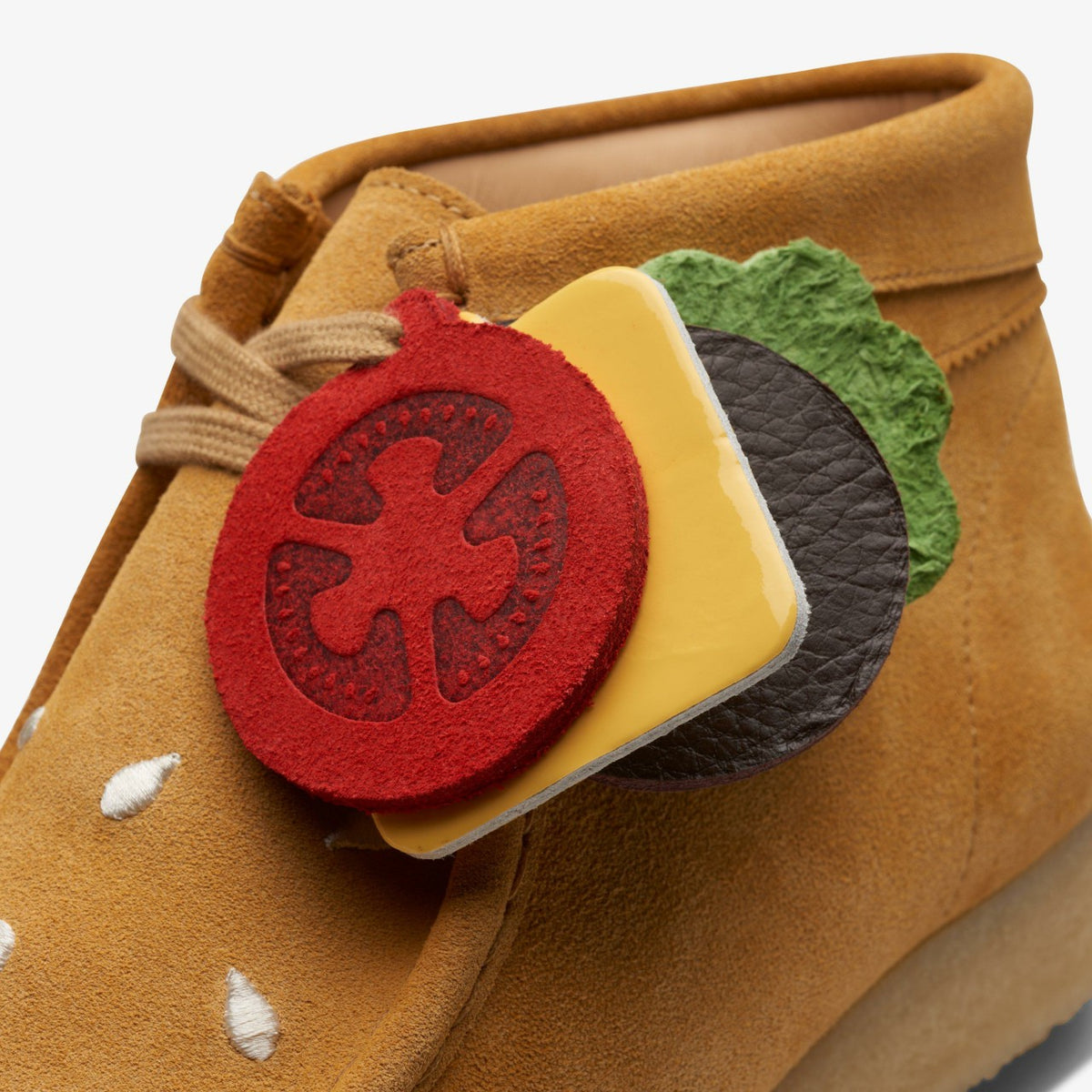 Clarks Signature / Wallabee Boot Tan Embroidery