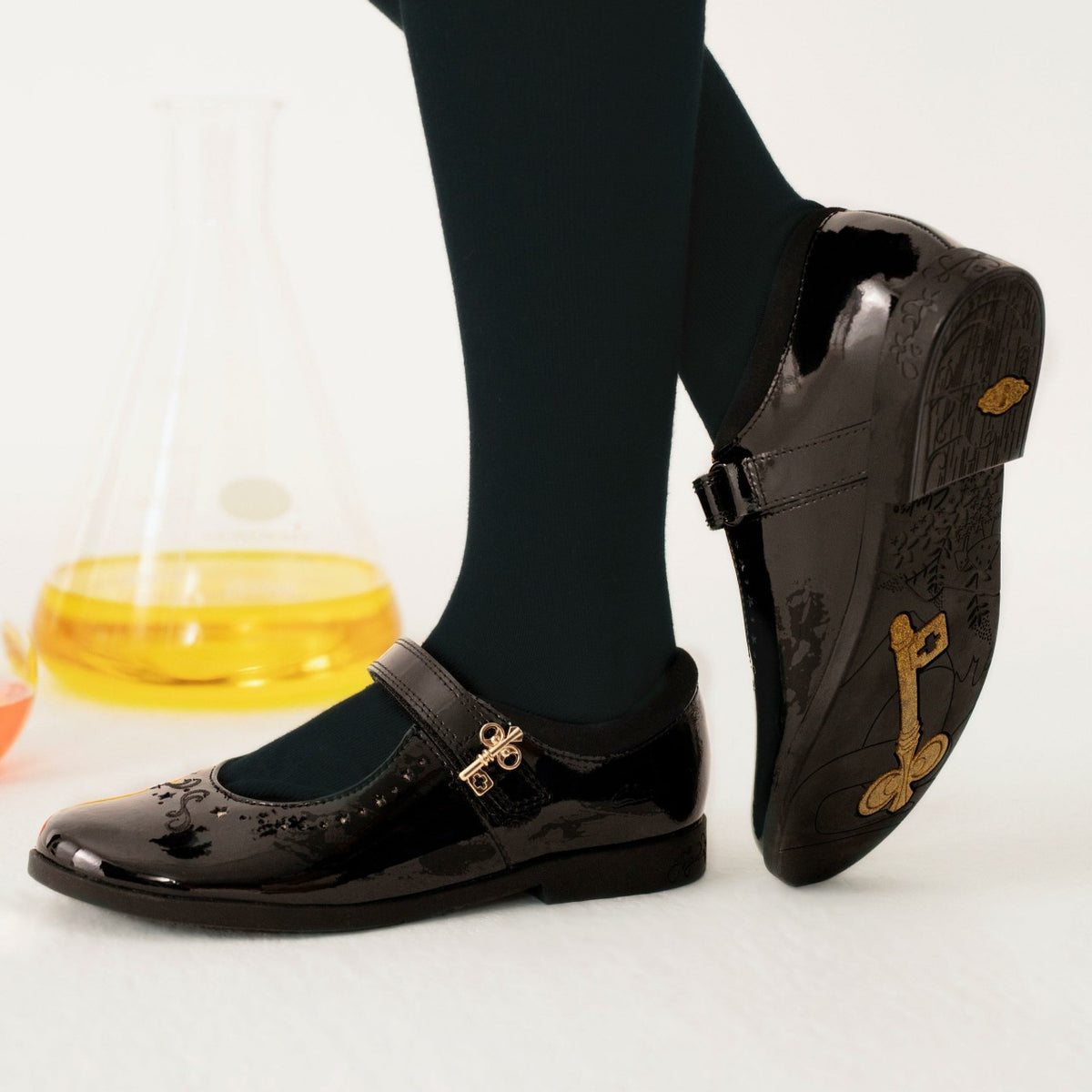 Clarks Deals / Lock Magic Kid Black Patent