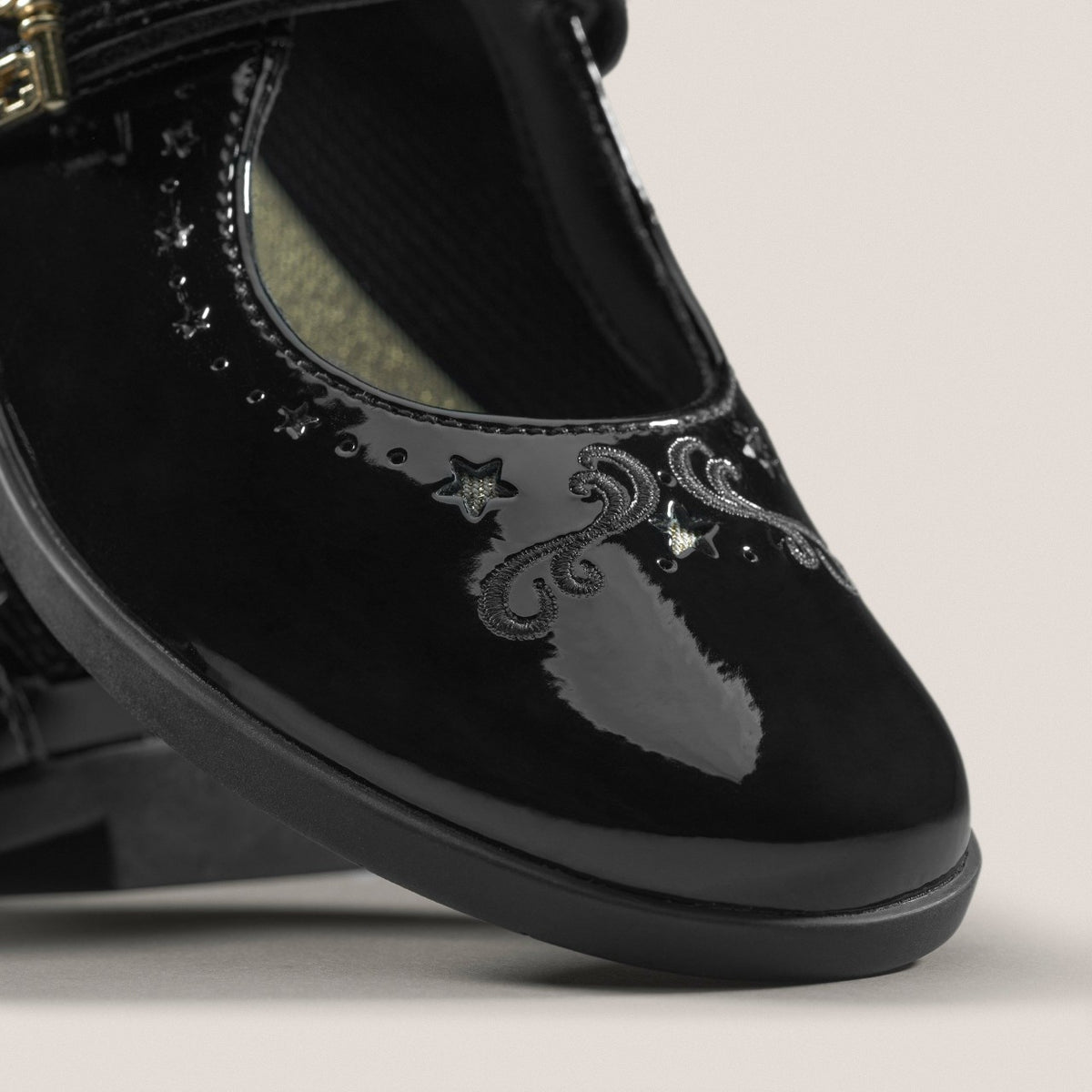 Clarks Deals / Lock Magic Kid Black Patent