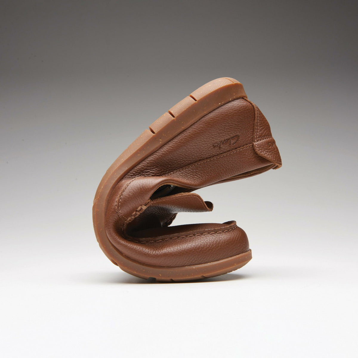 Clarks Trusted / Flexway Step Loafer Sand Suede