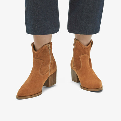 Clarks Sale / Elder Rae Tan Suede