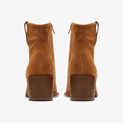 Clarks Sale / Elder Rae Tan Suede