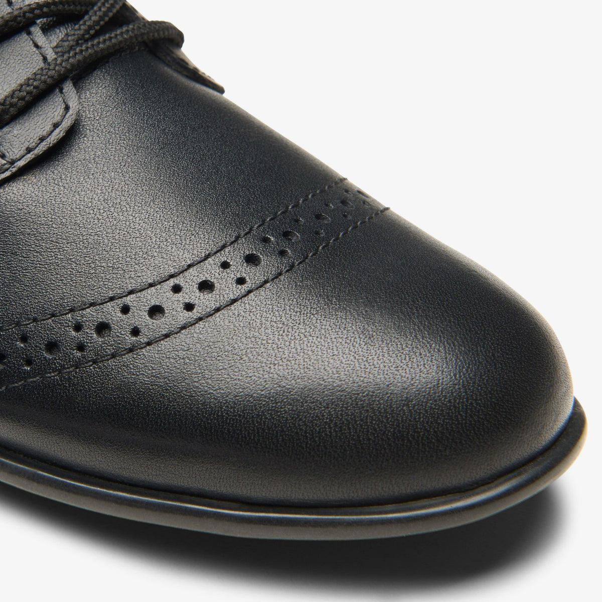 Clarks Recommended / Finja Brogue Older Black Leather