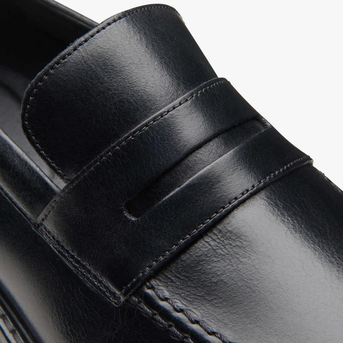 Clarks Trusted / Aldwin Step Loafer Black Leather