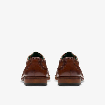 Clarks Special Offer / Craft James Tip Brogue Mid Tan Leather
