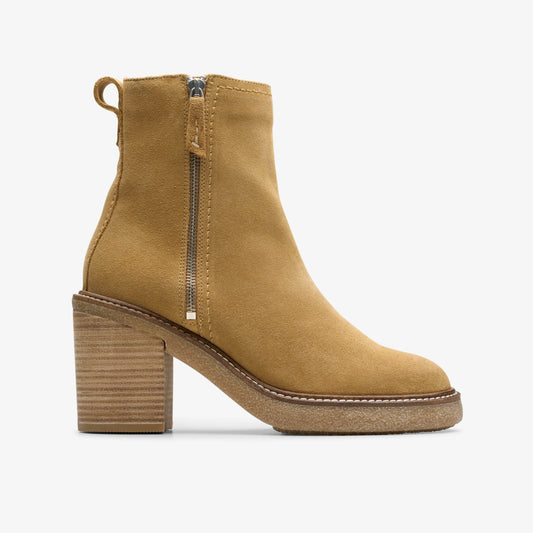 Clarks Trending / Cassiano Zip Ankle Boot Light Tan Suede