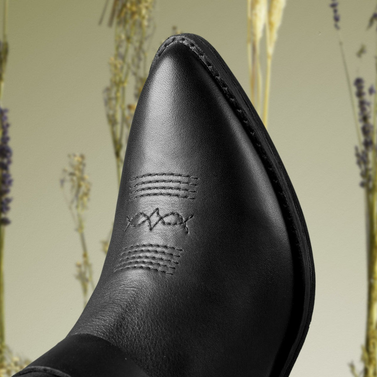 Clarks Recommended / Morzine Rise Black Leather
