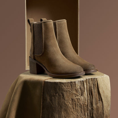 Clarks Smart Buy / Chamberly Top Walnut Suede