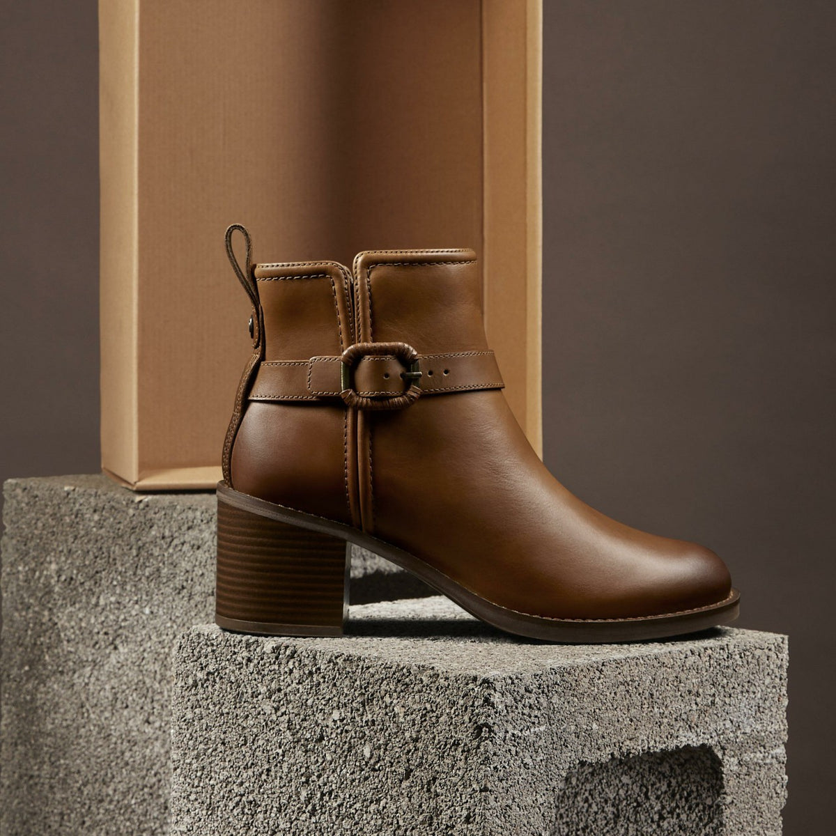 Clarks Featured / Chamberly Trim Mid Tan Leather