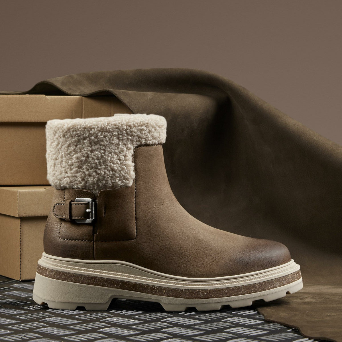 Clarks Popular / Hencroft Madi Waterproof Dark Sand Warmlined