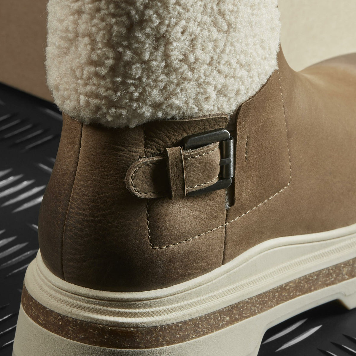 Clarks Popular / Hencroft Madi Waterproof Dark Sand Warmlined