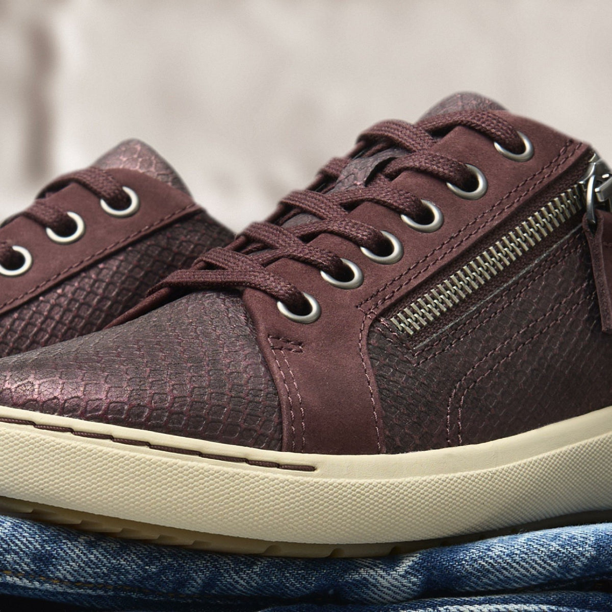 Clarks Customer Favorite / Nalle Lace Wine Interest Leather