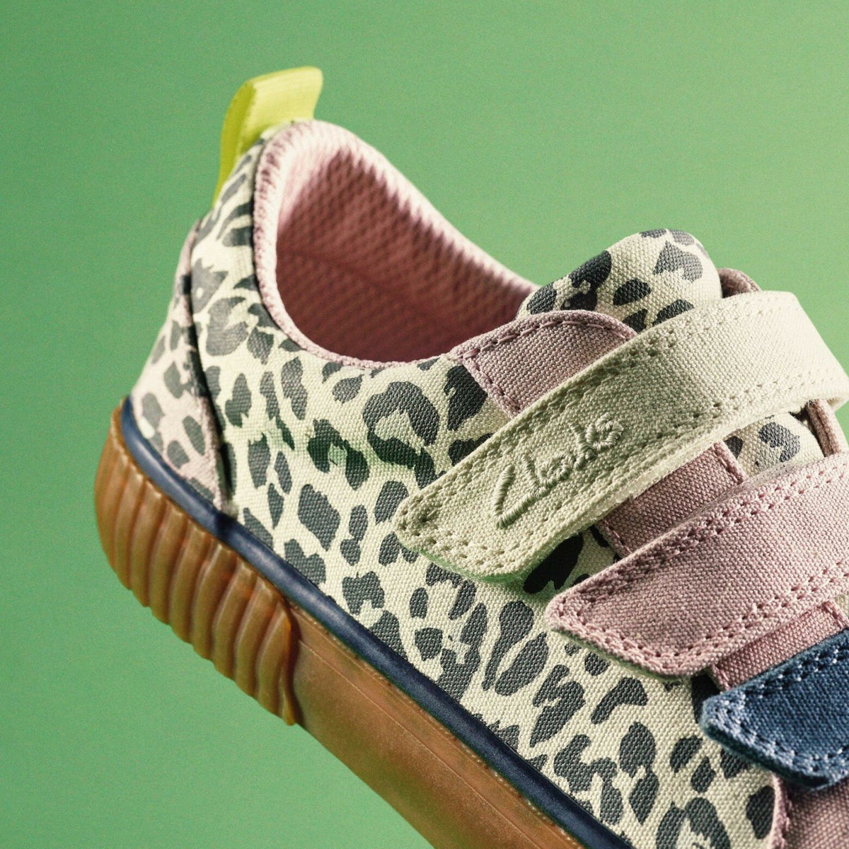 Clarks Deals / Foxing Vibe Kid Ecru Canvas