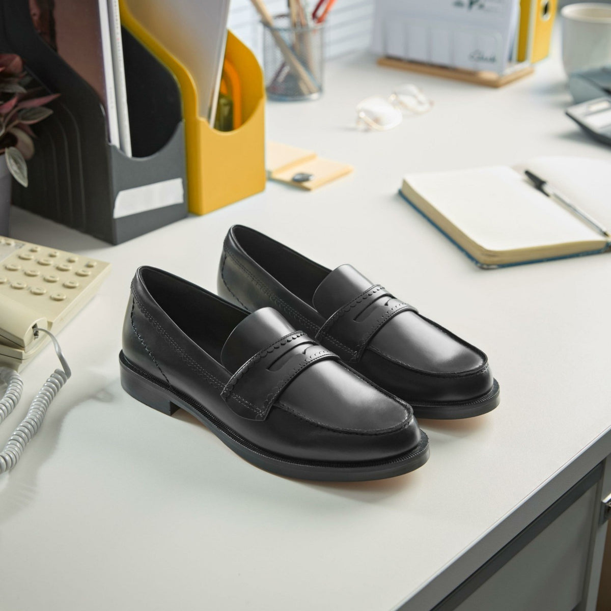 Clarks Essential / Straven Edge Black Leather