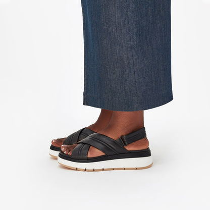 Clarks Deals / Tuscan Cross Black Leather