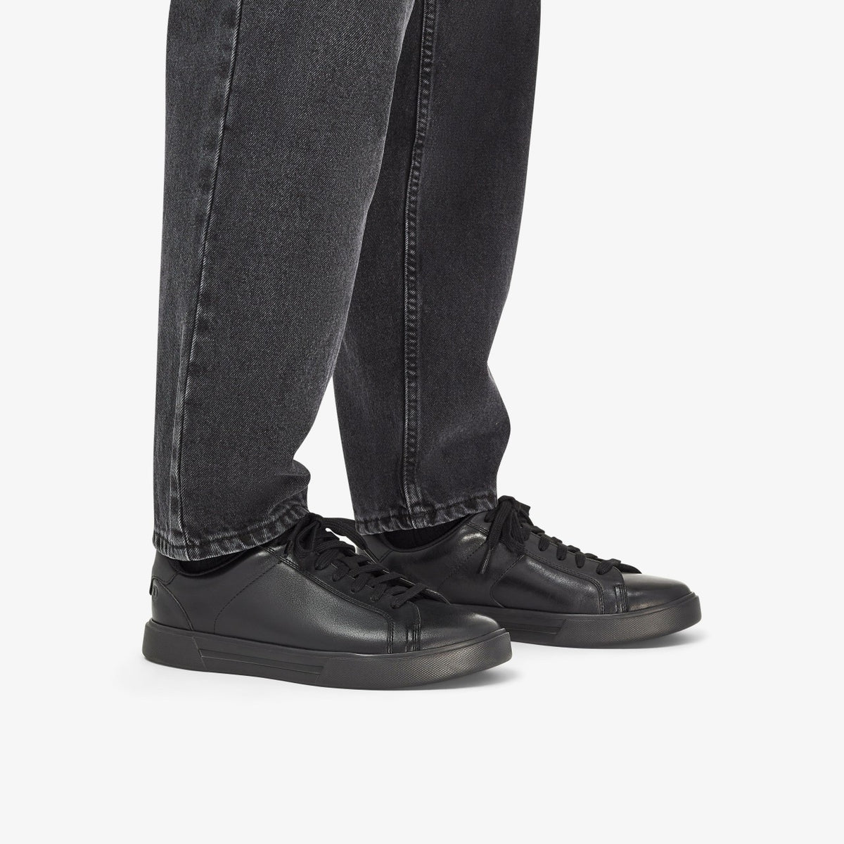 Clarks Classic / Romsey Lace Black Leather