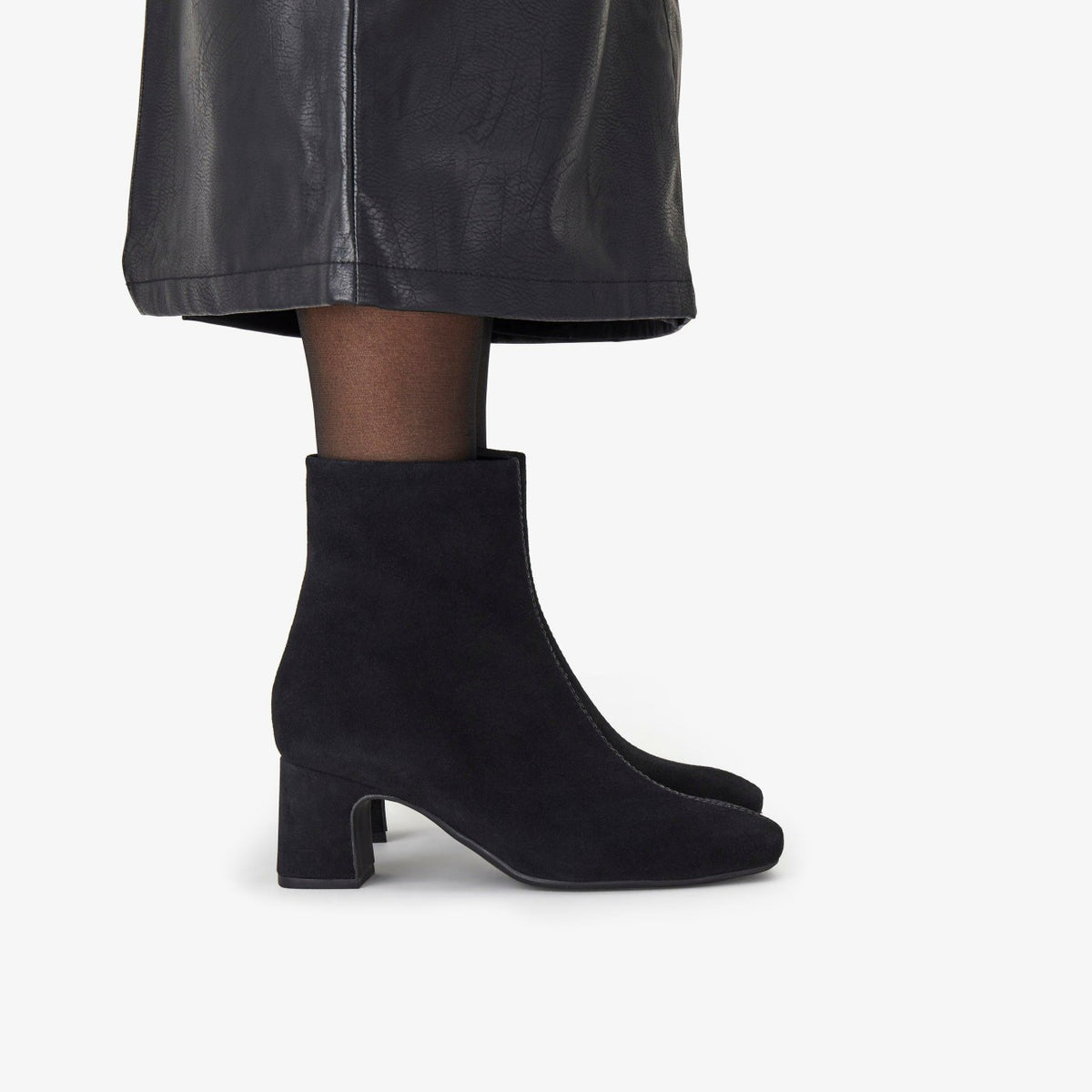 Clarks Classic / Fernie Zip Black Suede