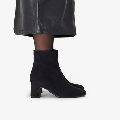 Clarks Classic / Fernie Zip Black Suede