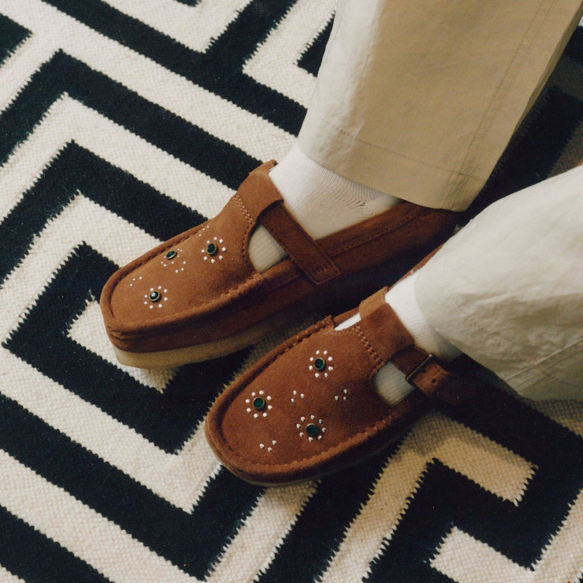 Clarks Featured / Wallabee T Bar Brown/Orange Suede