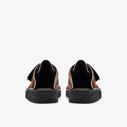 Clarks Sale / Desert Nomad Mule Brown Cow Print