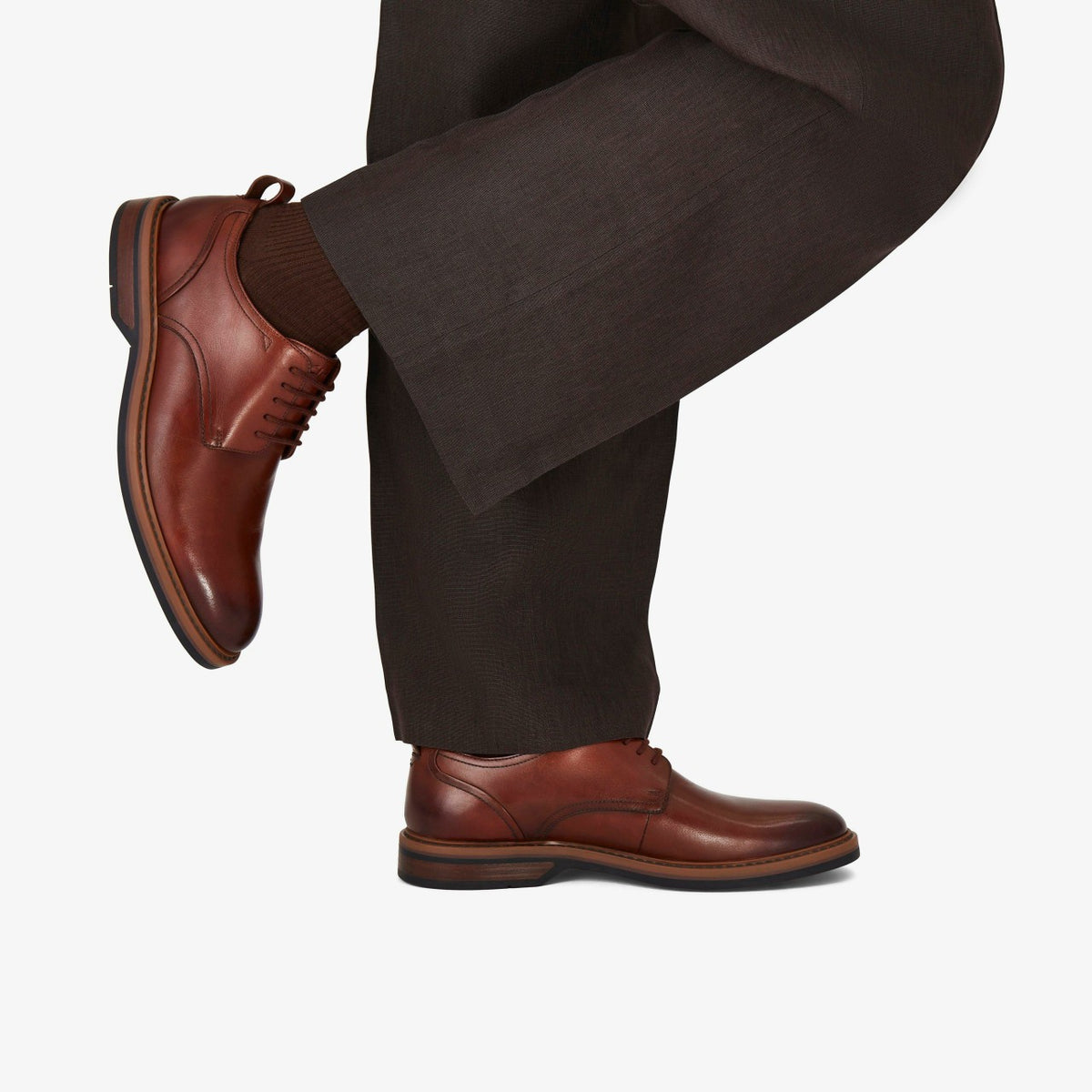 Clarks Featured / Aldwin Lace Tan Leather