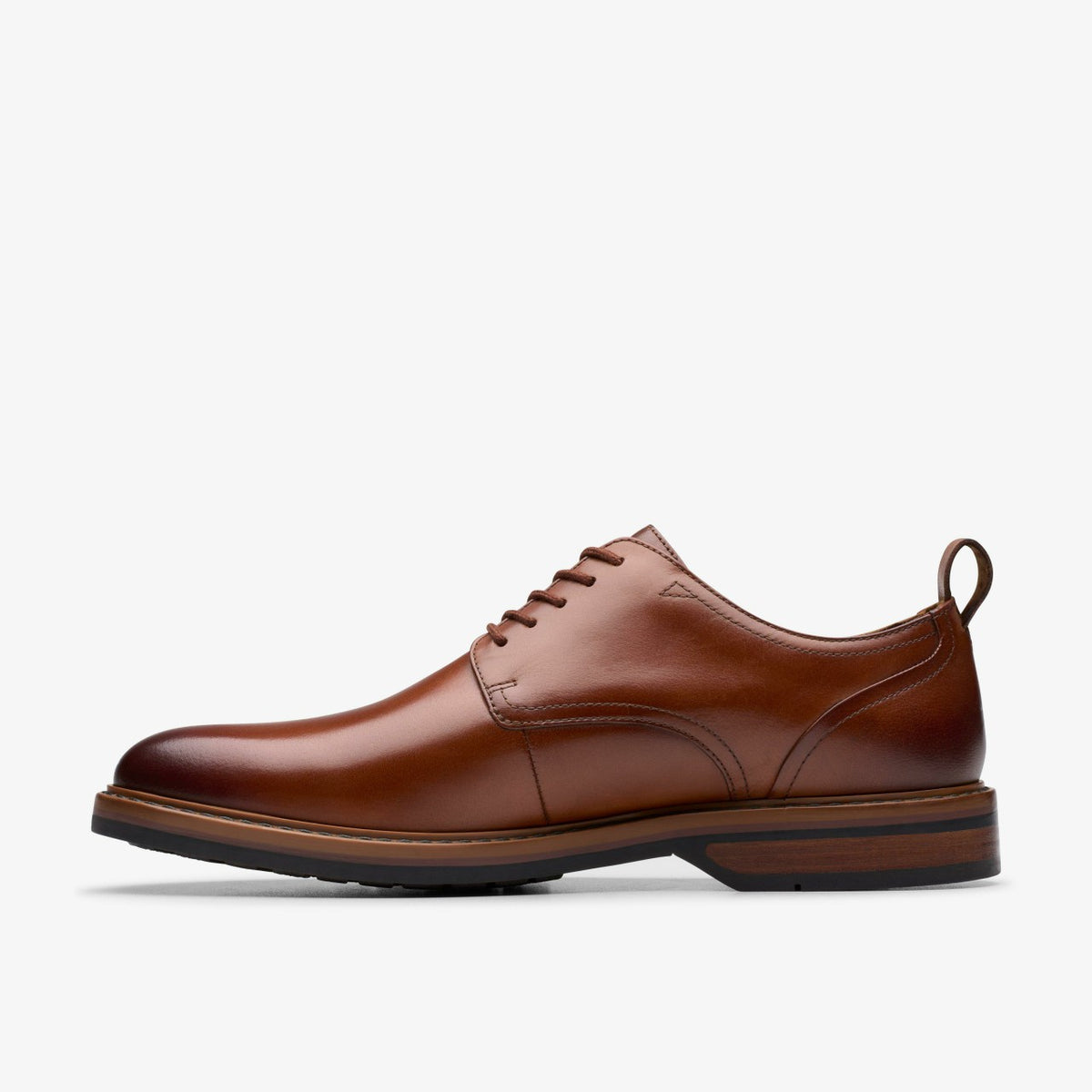 Clarks Featured / Aldwin Lace Tan Leather