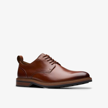 Clarks Featured / Aldwin Lace Tan Leather