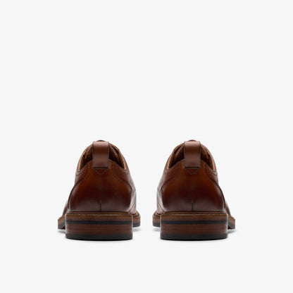 Clarks Featured / Aldwin Lace Tan Leather