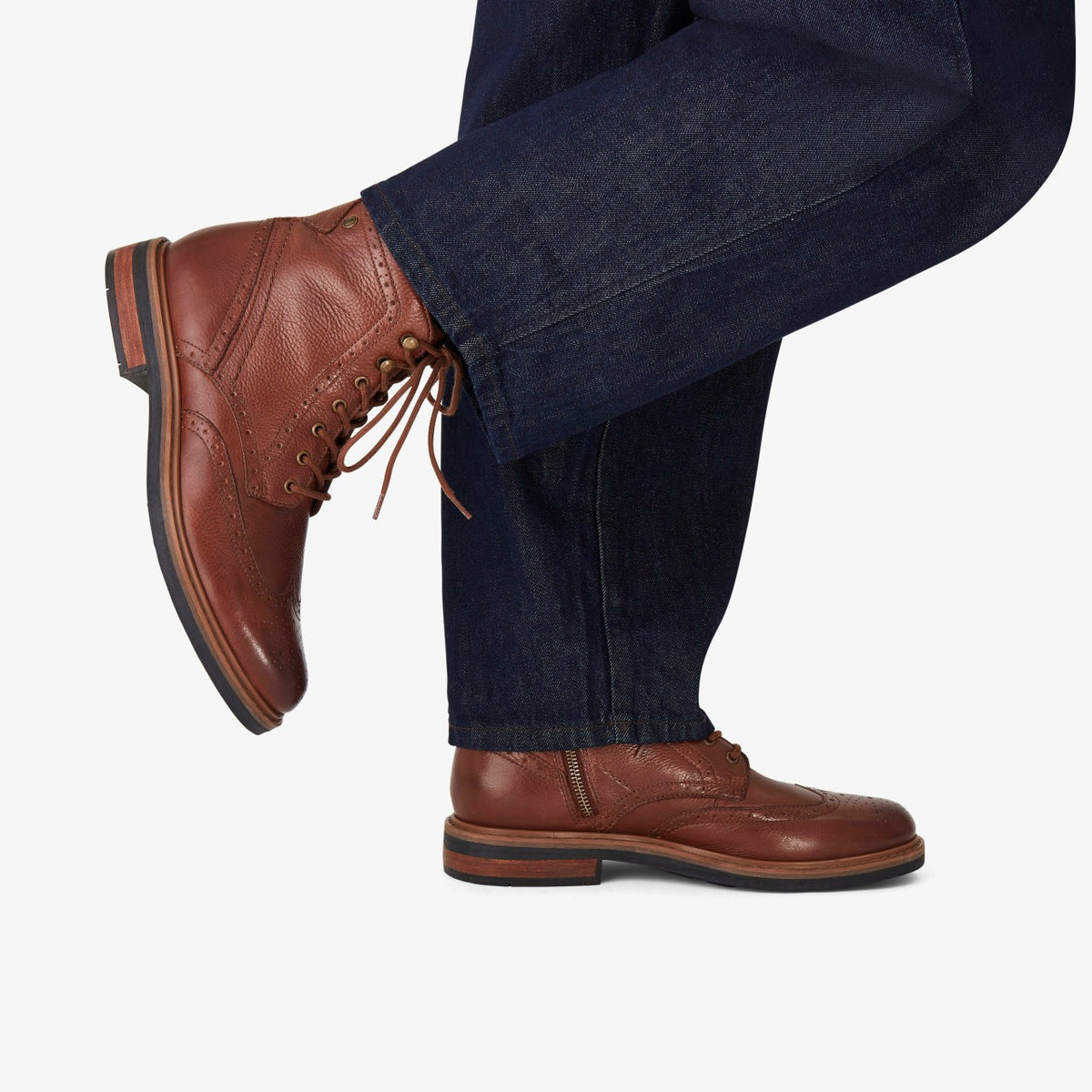 Clarks Trusted / Newford Lace Boot Mid Tan Leather