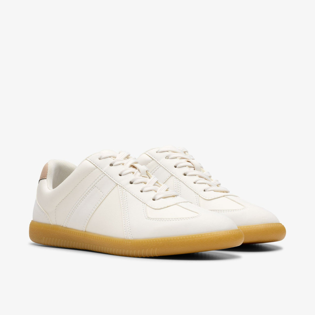 Clarks New / Nykole Step White