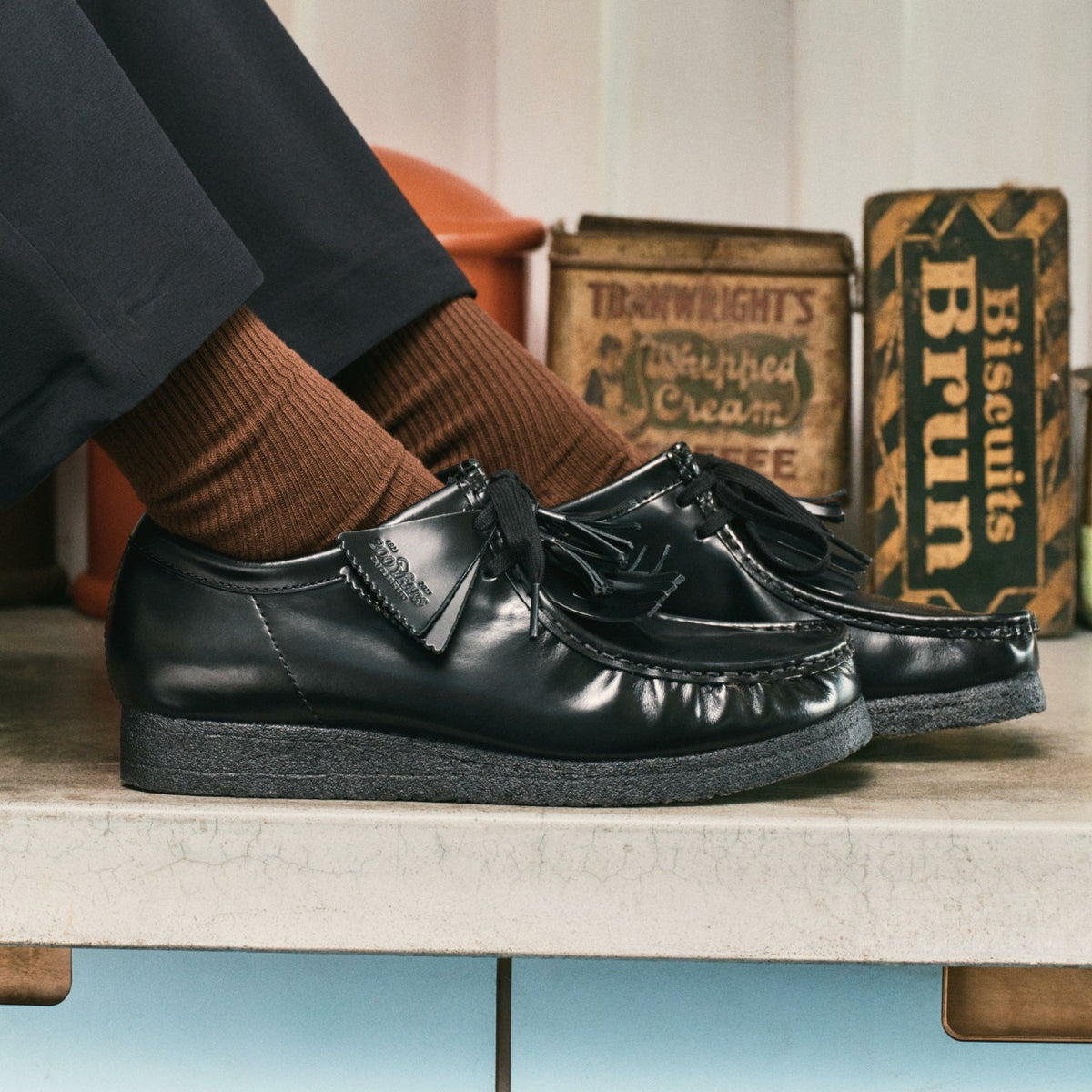 Clarks Smart Buy / Wallabee Black Hi Shine Leather