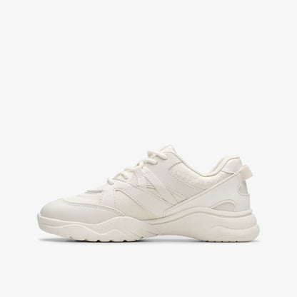 Clarks Trending / Feather Pace Older White