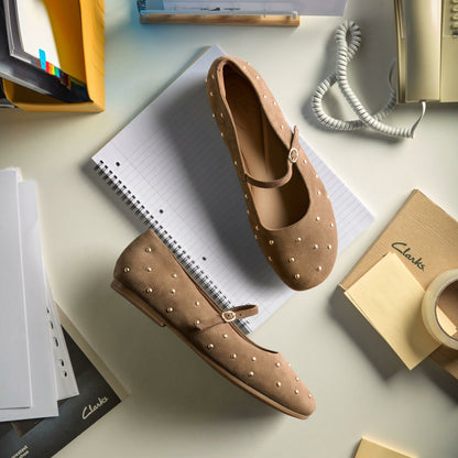 Clarks Featured / Livia Stud Walnut Suede