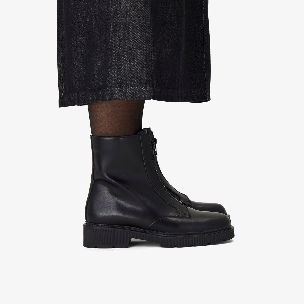 Clarks Featured / Lauryl Zip Black Leather