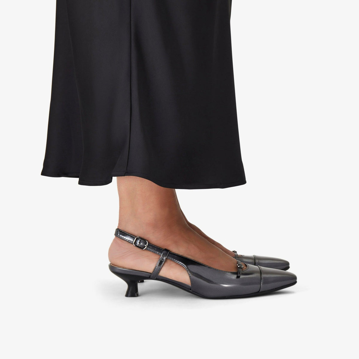 Clarks Best Seller / Scarlyt Rowan Dark Pewter Metallic