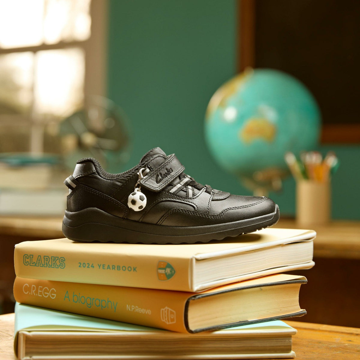 Clarks Essential / Daze Kick Kid Black