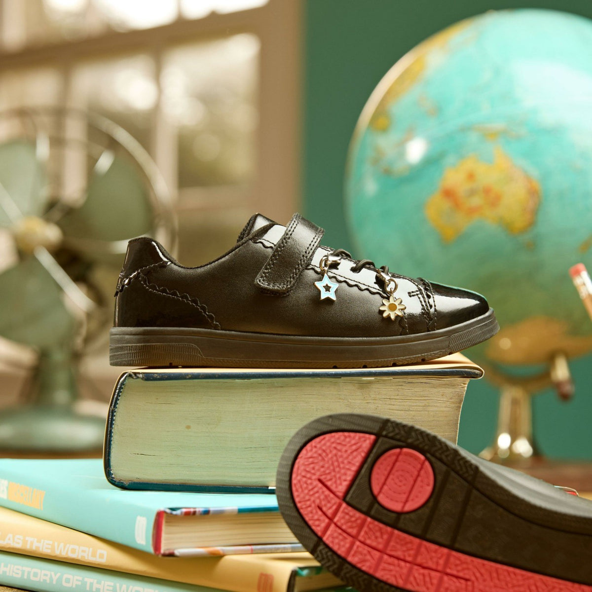 Clarks Great Value / Disco Charm Kid Black Leather